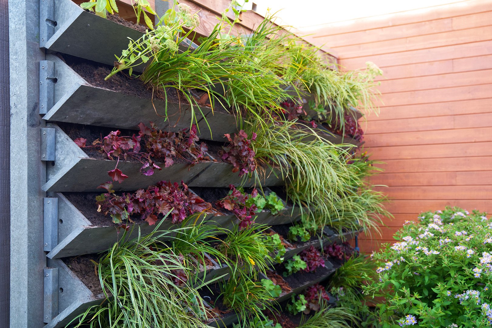 Balcony Vertical Gardens: Maximizing Growing Potential in Limited Outdoor Areas