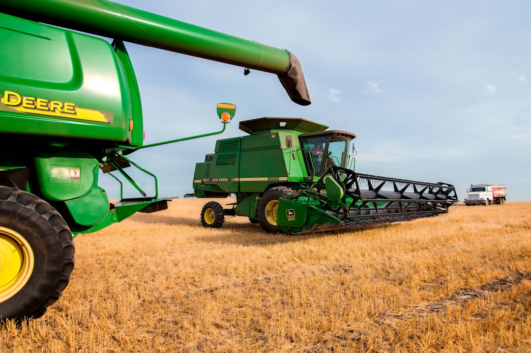 Combines: Understanding Harvesting Technology and Choosing the Right Model